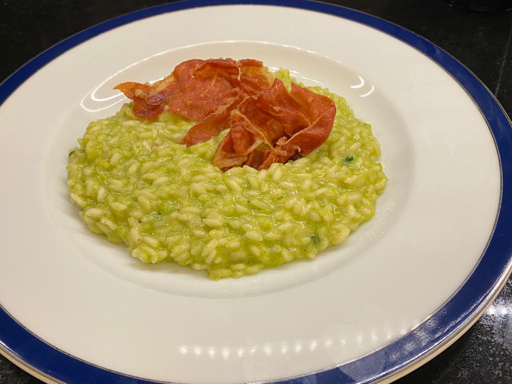 Risoto de Ervilha com Chips de Presunto Cru