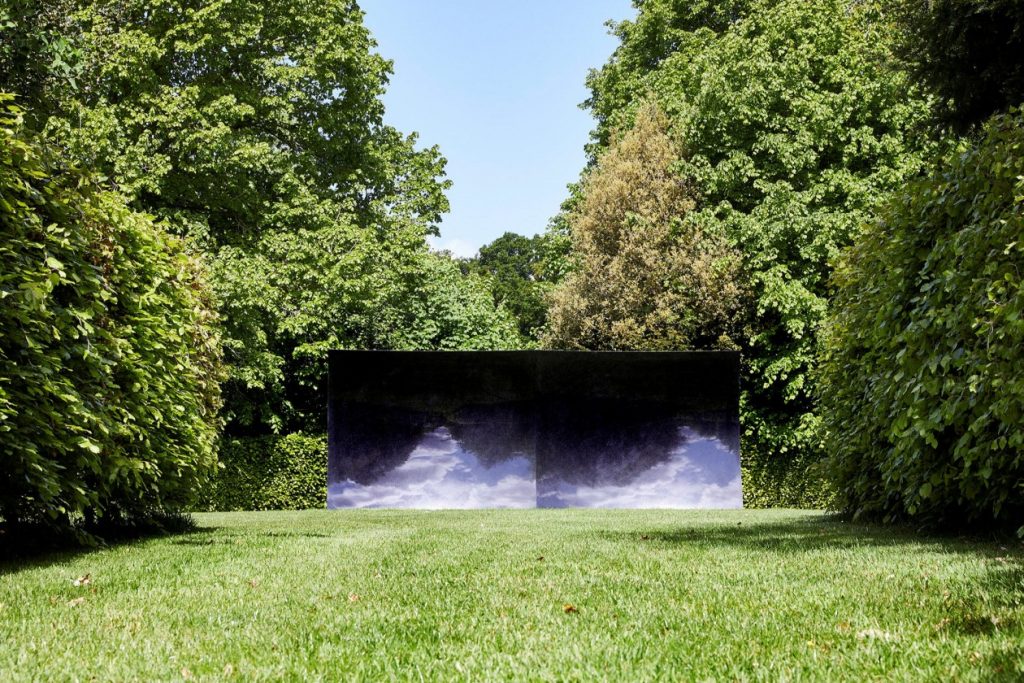 Esculturas de Anish Kapoor no Houghton Hall