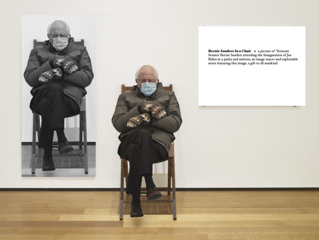 Bernie Sanders na One and Three Chairs, de Joseph Kosuth