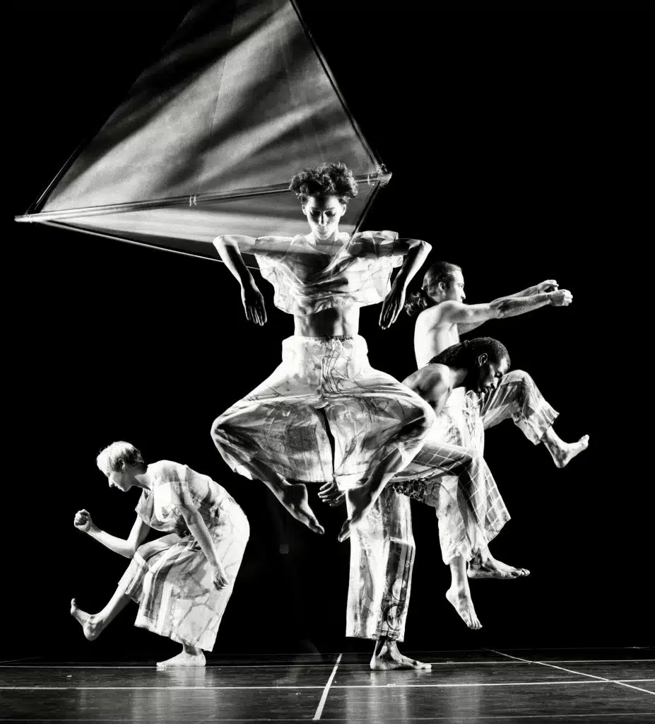 Trisha Brown criou em parceria com vários artistas, o mais frequente era o amigo Robert Rauschenberg