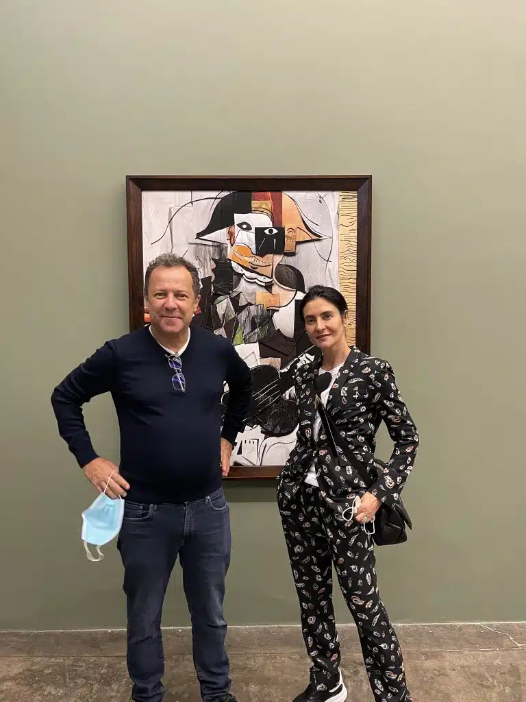 Esther Constantino, fundadora do ARTEQUEACONTECE, e Vik Muniz