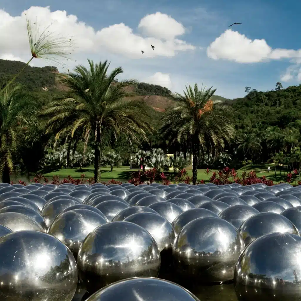 Narcissus Garden, Yayoi Kusama, em Inhotim