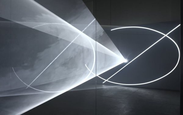 Anthony McCall. “Split Second (Mirror)” (2018). Installation view, Sean Kelly, New York, 2018. Photograph by Daniel Bradica.