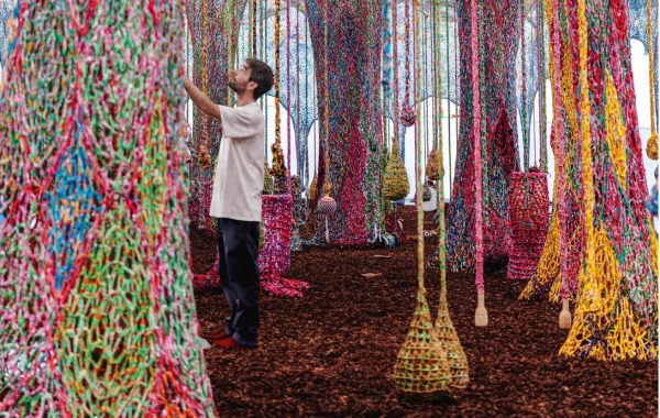 visuel_banniere_expo_grandpalais_Ernesto_Neto_MAAT_2024_Joana_Linda_detail_grandpalaisrmn_1100x733